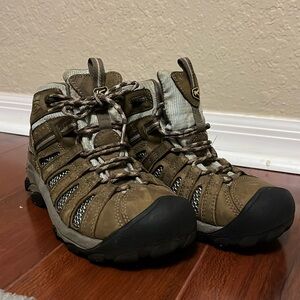 Keen hiking boots size 7.5